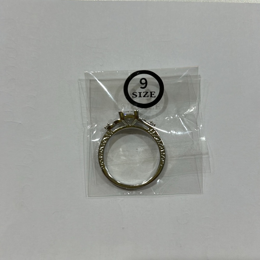 NWT - Celtic Knot Promise Ring with Zirconia Inlay - Sliver Plated - Picture 5 of 8